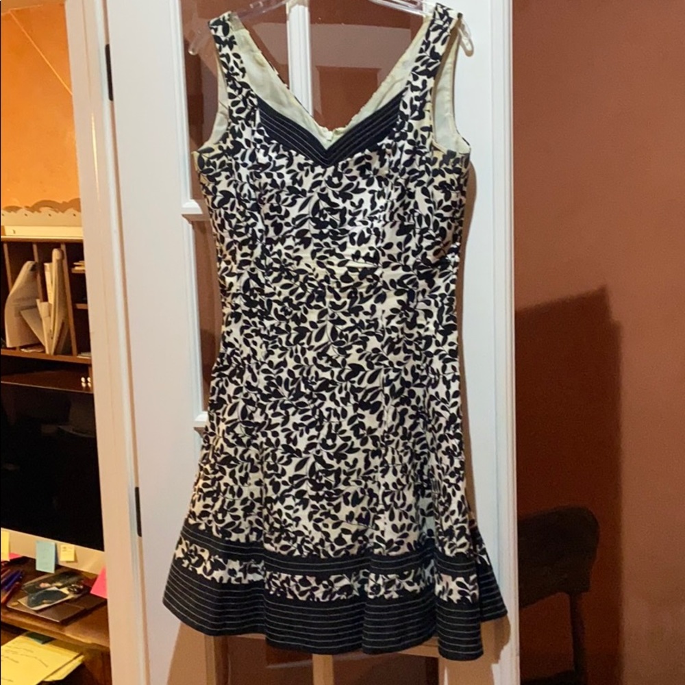 Jones Wear Black and White Dress Size 8